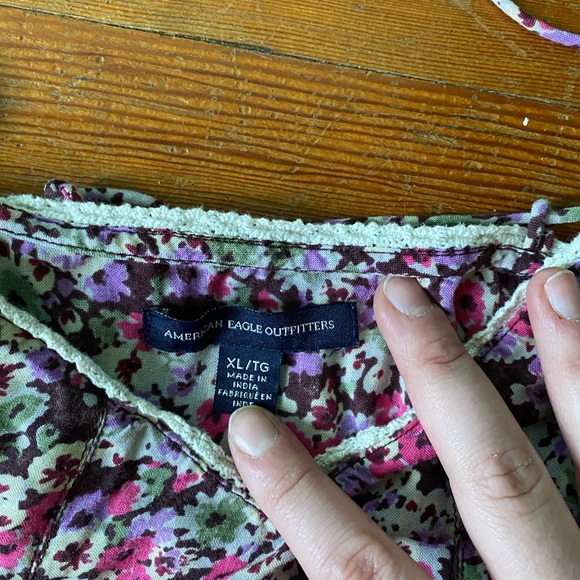 Floral and lace cropped tank - Picture 2 of 2